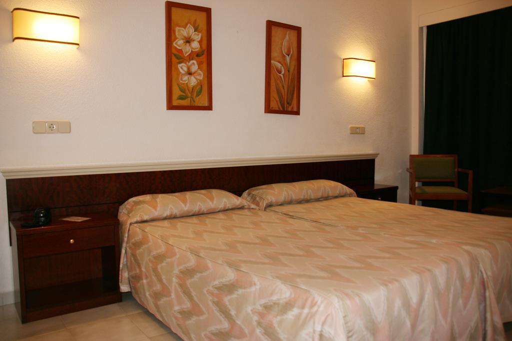 קאלה מילור Hotel La Nina חדר תמונה